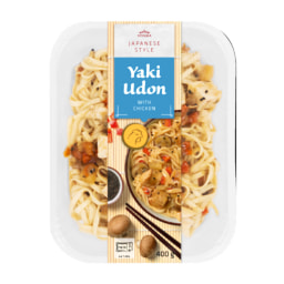 Plato preparado de fideos con pollo