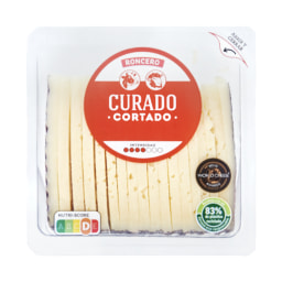 Cuña de queso mezcla curado cortado