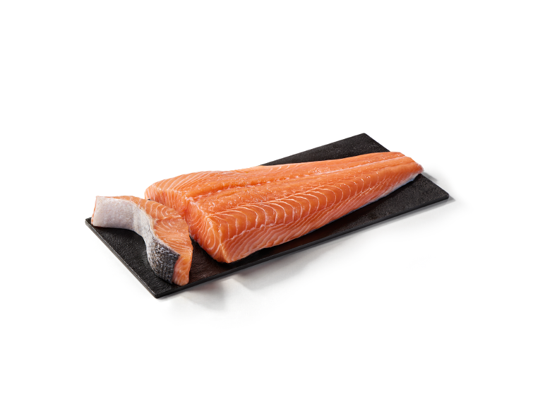 Salmón pieza con piel