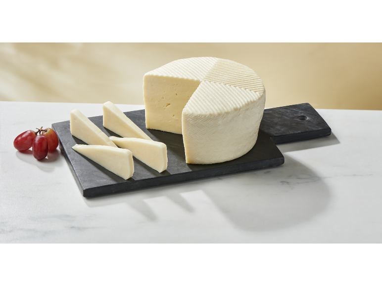 Queso tierno pieza de vaca